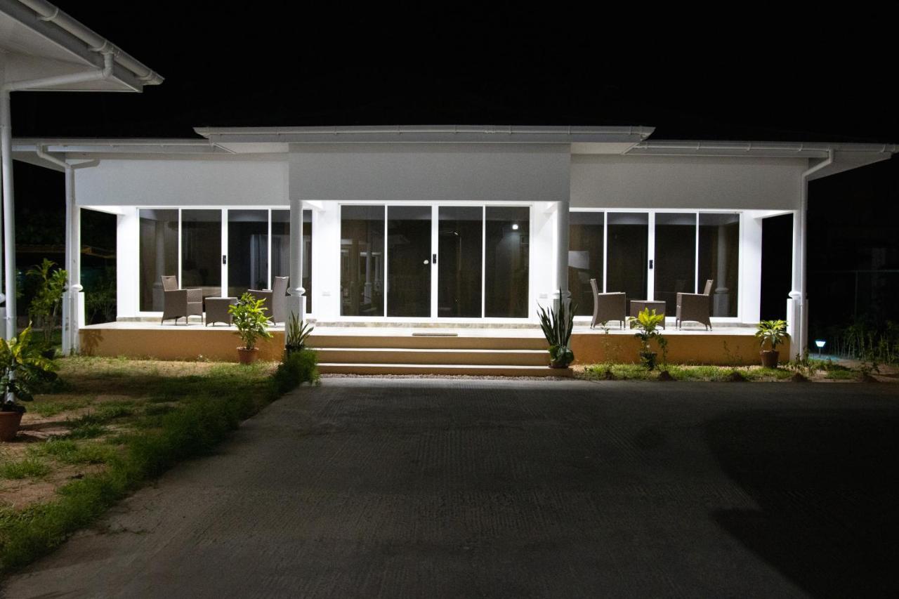 Macmillan'S Holiday Villas Grand Anse  Exterior foto