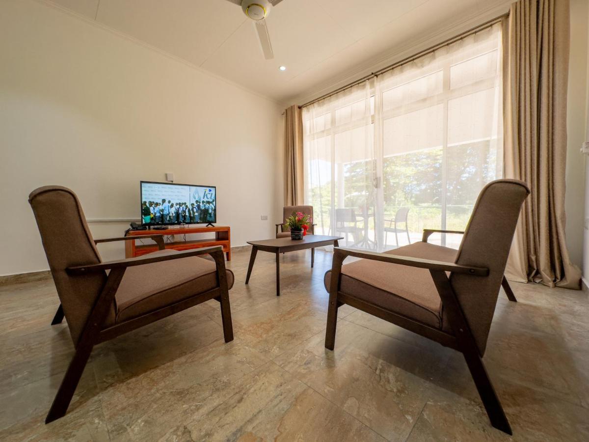 Macmillan'S Holiday Villas Grand Anse  Exterior foto